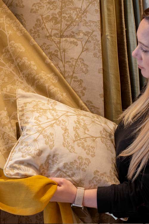 Sharon pairing cow parsley with ochre linen